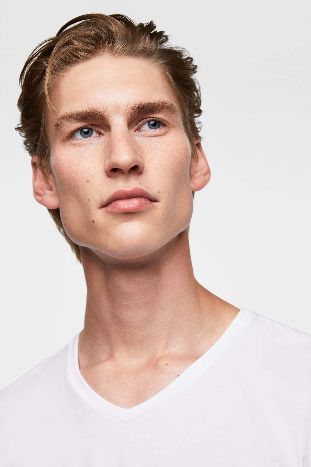 BASIC SLIM FIT T-SHIRT