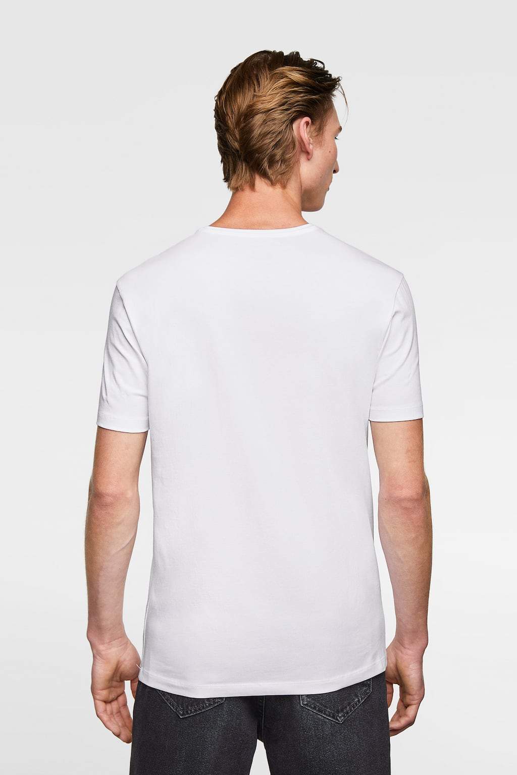 BASIC SLIM FIT T-SHIRT
