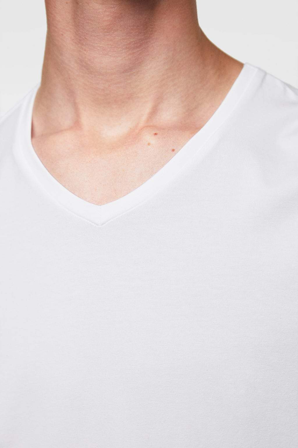 BASIC SLIM FIT T-SHIRT