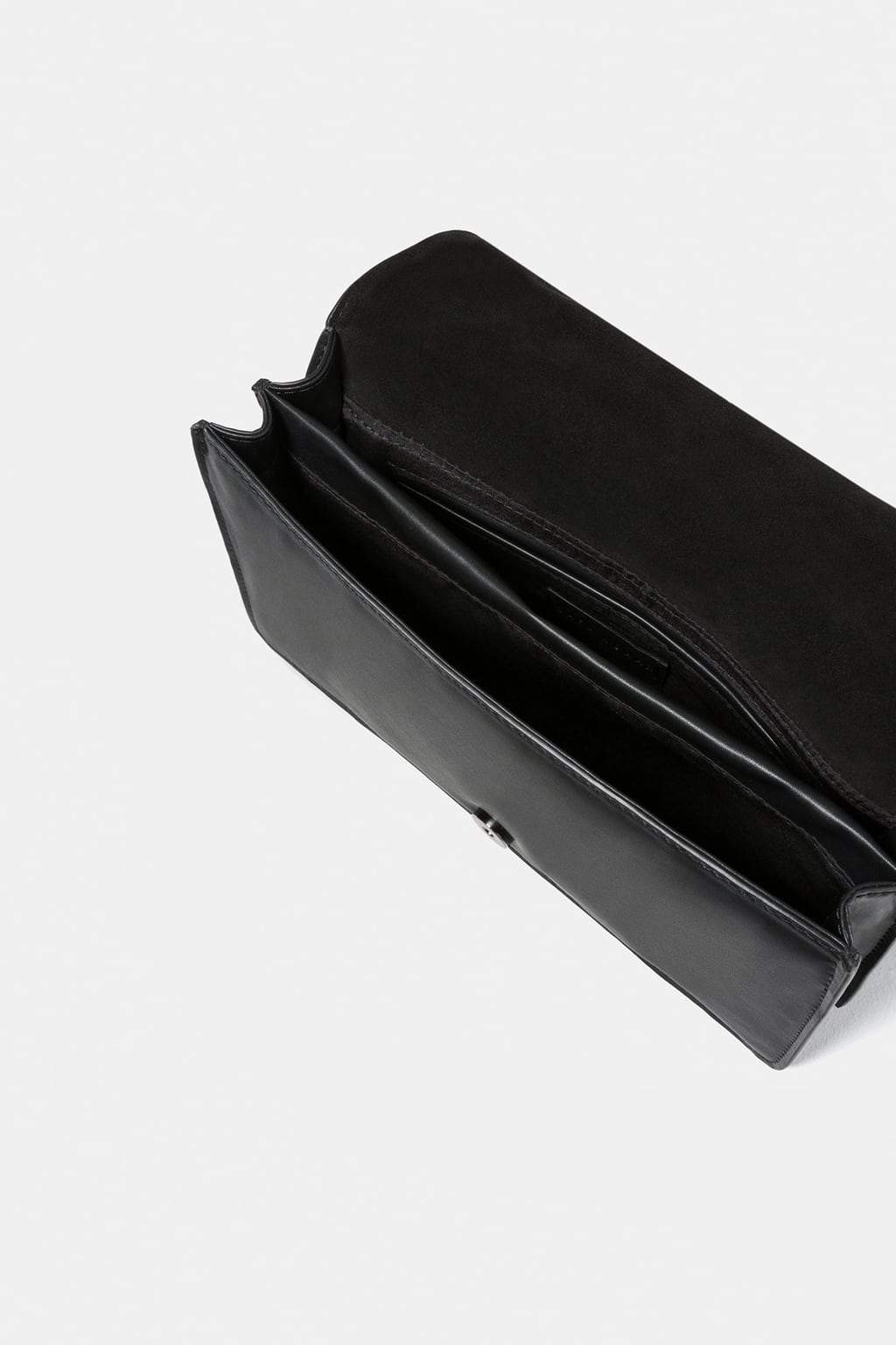 EMBOSSED CHAIN-TRIMMED BAG