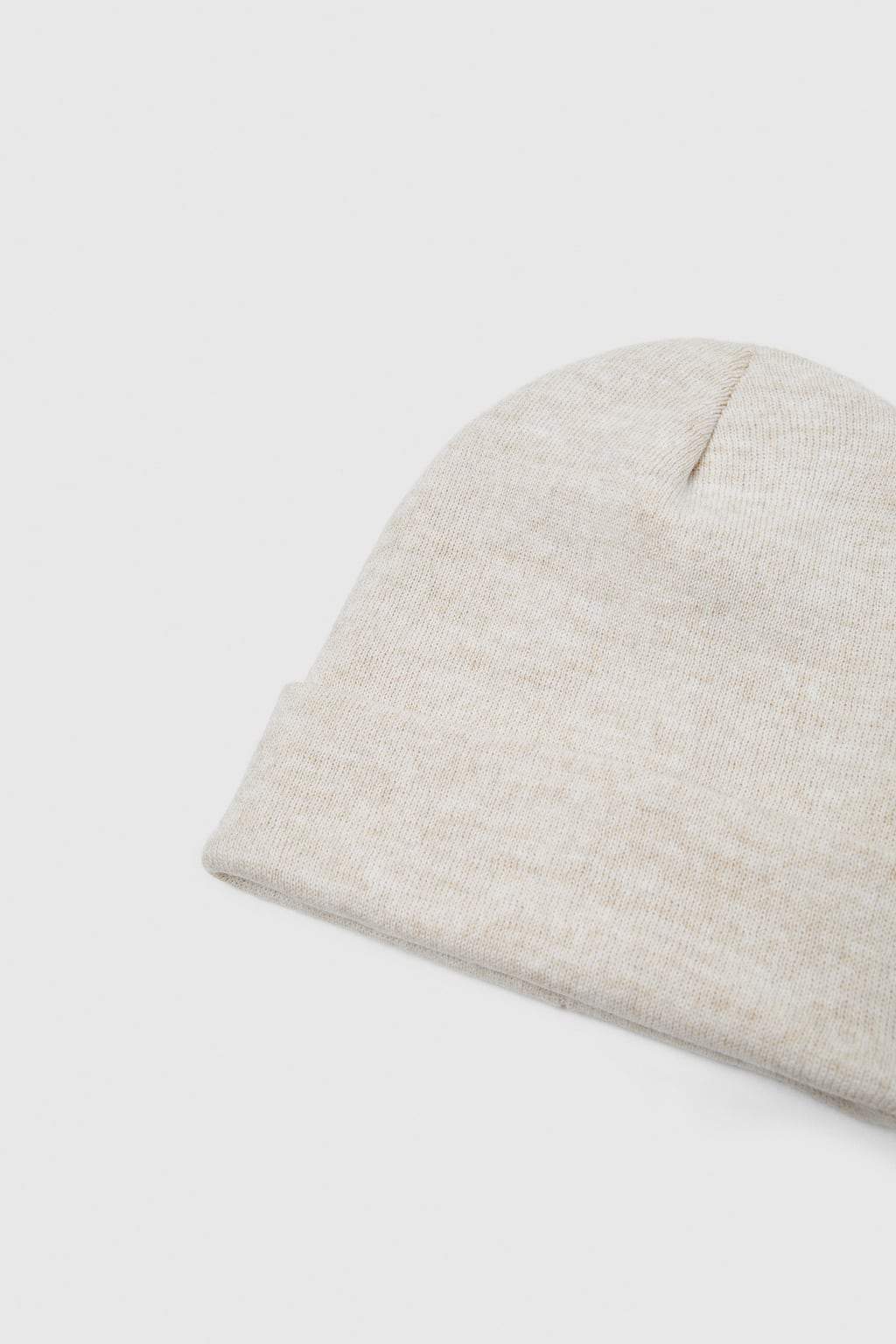 KNITTED BEANIE