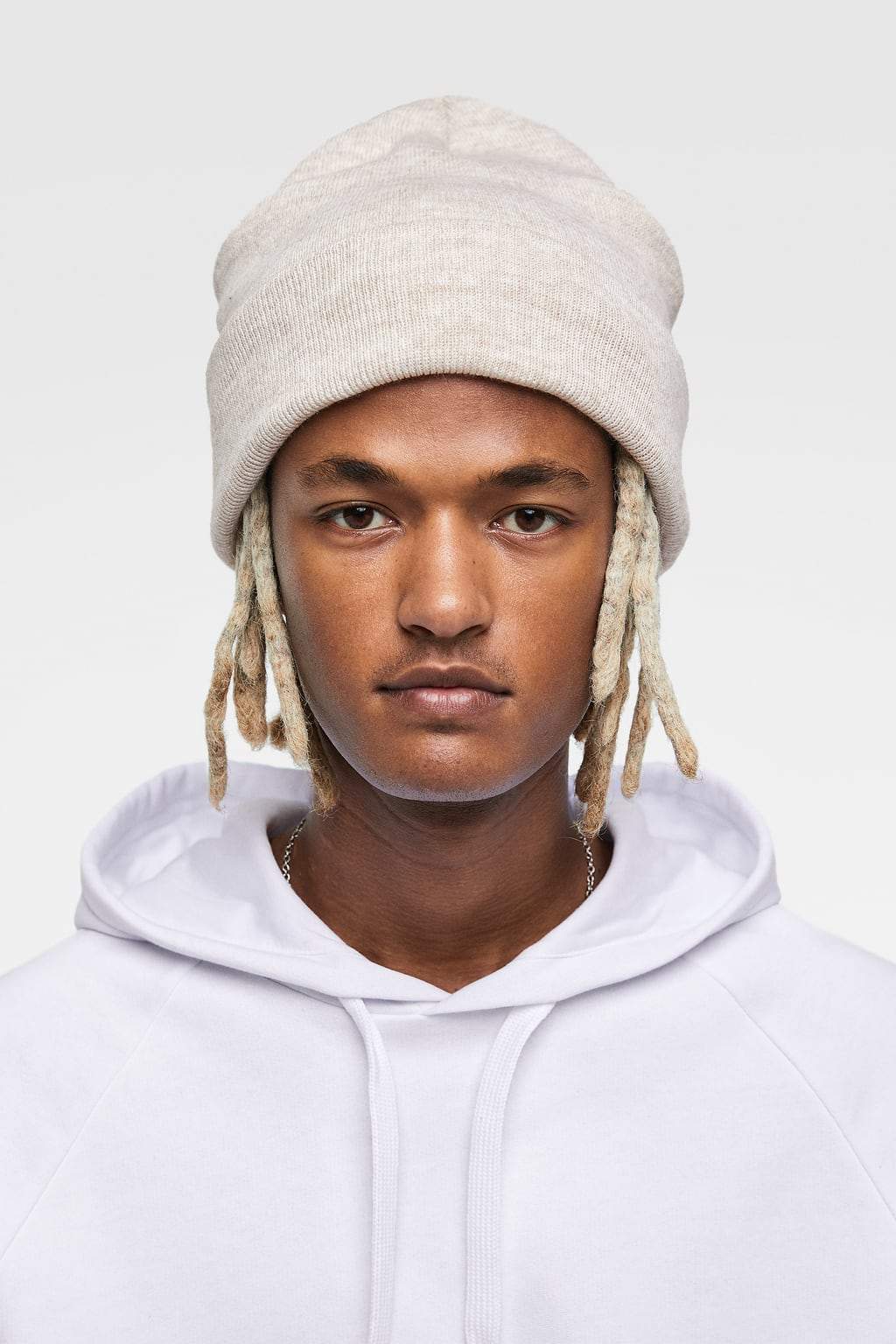 KNITTED BEANIE